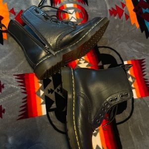 Doc martens zip up black